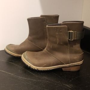 Sorel Slimshortie Leather Boots in Chestnut